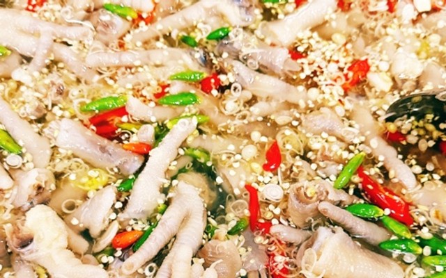 Tiệm Trà Tháng Sáu - Tuyết Trần