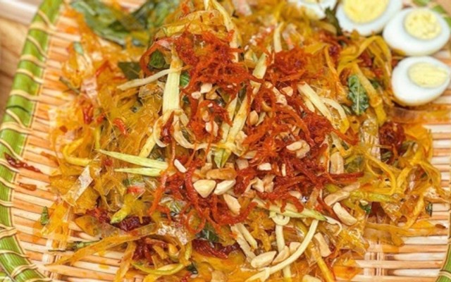 Ăn Vặt Ao Sen - Xoài Dầm, Bánh Tráng Trộn & Trà Chanh