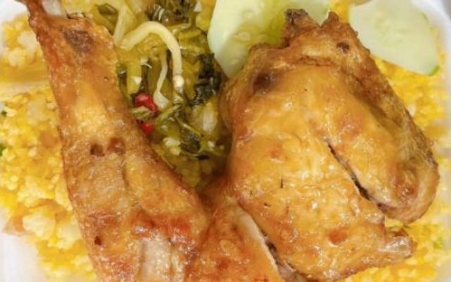 Cơm Gà Xối Mỡ Sốt Nước Mắm - Hoa Nắng