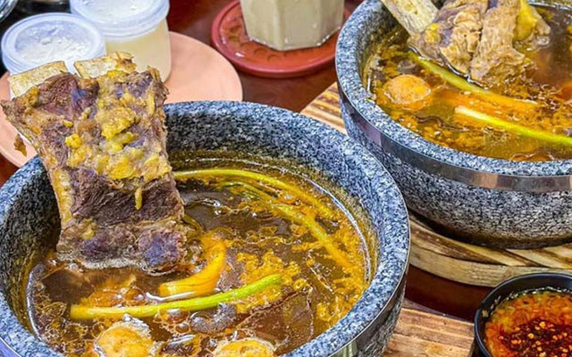 Quán Thố Đá - Cơm Gà & Bún Bò