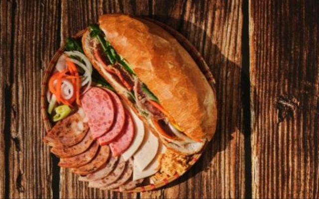 Bánh Mì Sài Gòn - Giang Tộc Quán