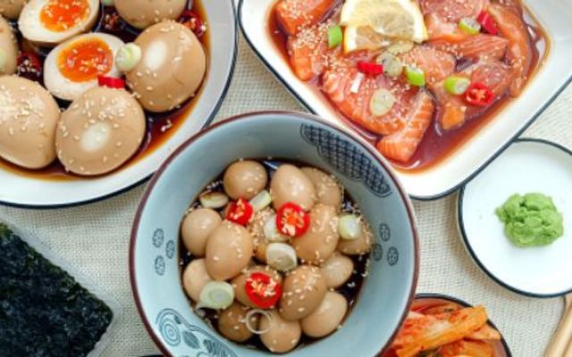 BẾP NHÀ VUI - Cá Hồi & Trứng Lòng Đào Ngâm Tương Hàn Quốc