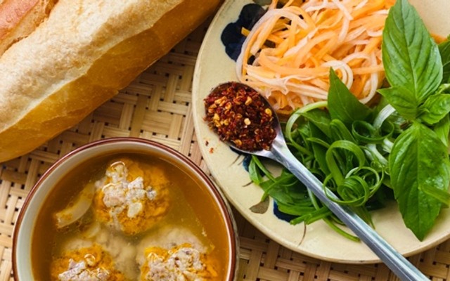 Bánh Canh Nhà & Bánh Mì Chấm - 86A Trần Phú