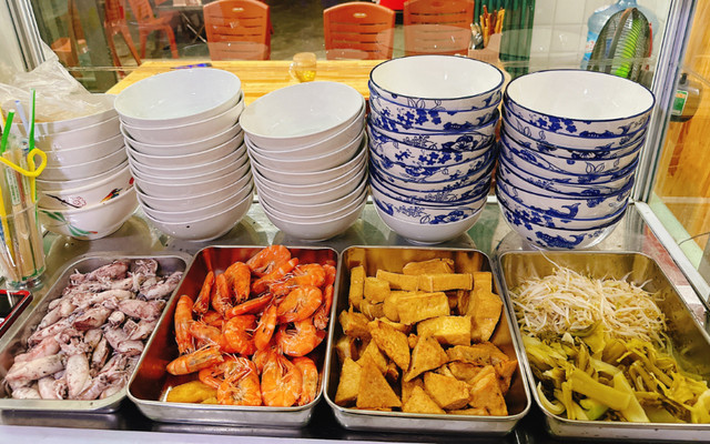 BÚN THÁI HẢI SẢN CUA & GHẸ CHUA CAY - Phan Hành Sơn