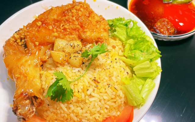 Cái Tiệm Cơm Chiên - Cơm Gà & Nui Xào