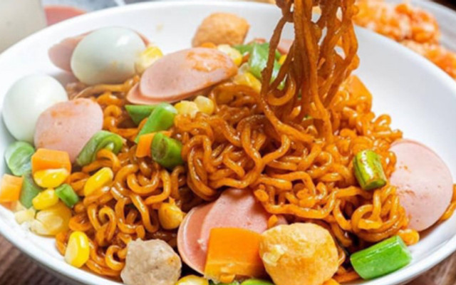 Ăn Vặt Nhà Nhi - Xiên Que & Bánh Tráng Phơi Sương