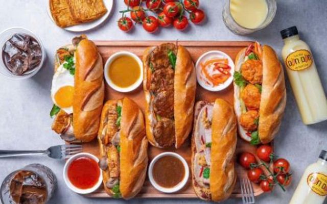 Bánh Mì Thịt Nướng Dòn Dòn, Bánh Mì Chả Cá & Sữa Bắp - 5 Lưu Đình Lễ