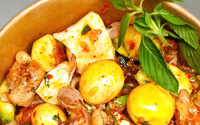Gia Khánh - Chân Gà Sốt Thái - Trần Hưng Đạo