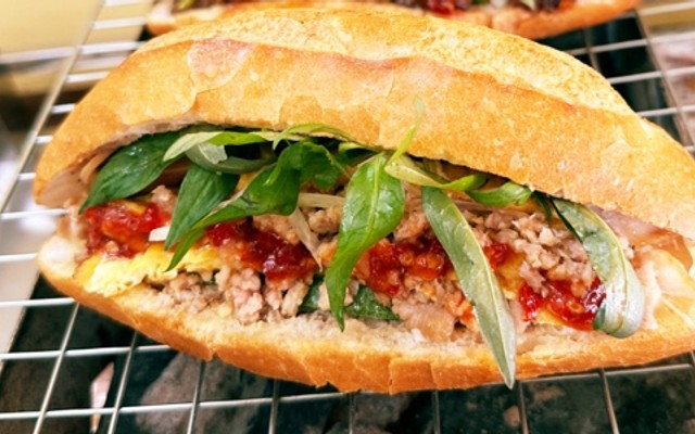 Bánh Mì Madam Như - Bánh Mì Hội An - Nguyễn Thái Học