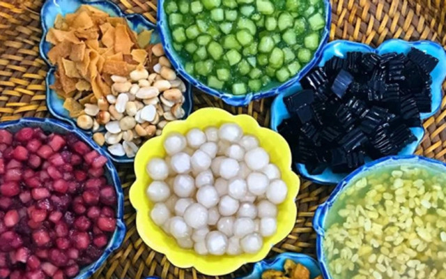 Cơm Gà & Cháo Gỏi Gà Ta - Chè Việt