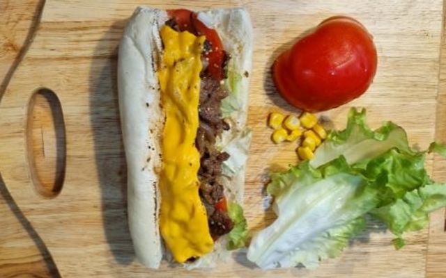 Cô Quyên - Bánh Mỳ Pháp