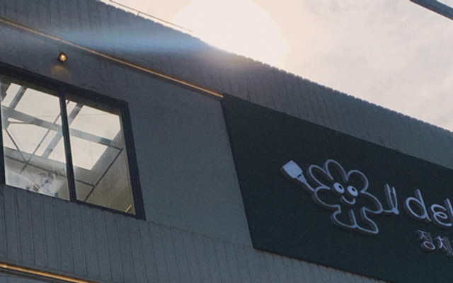 Debunk Coffee & Grill - 349 Vũ Tông Phan