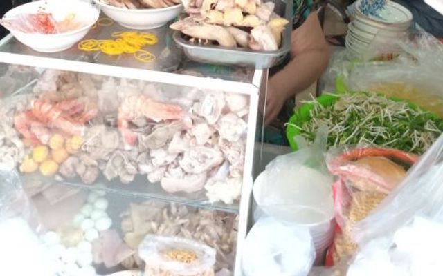 Quán Bánh Canh Gà - Bánh Ướt Cô Bướm - 46 Phùng Văn Cung