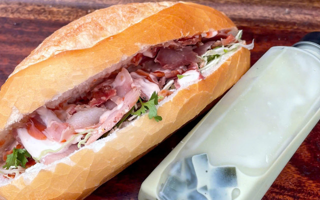 Bánh Mì Thịt Toàn Lộc