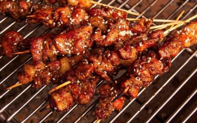 Kiến Vàng - Thịt Xiên Nướng & Nem Chua Rán Hà Nội