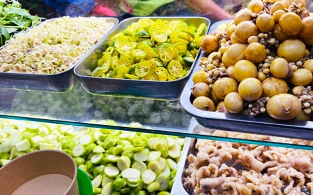 Chân Gà Sốt Thái Út Ni - Lê Đức Thọ