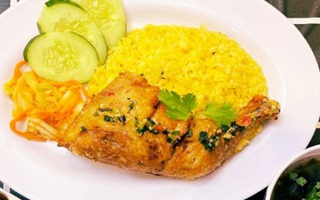 Cơm Gà Xối Mỡ BonBon - 109 Lê Tấn Trung