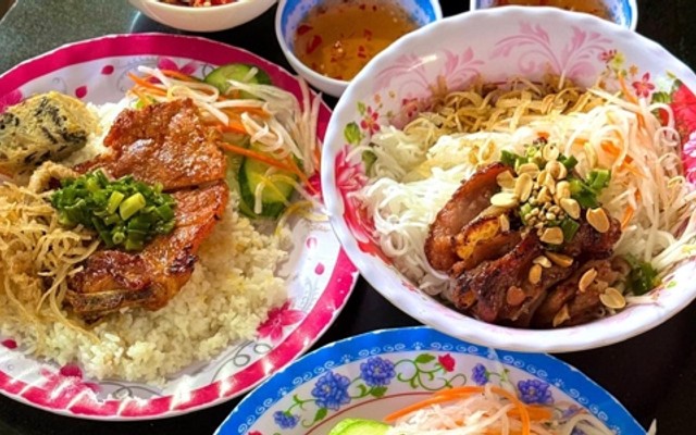 Quán Cơm Cô Hiếu - Hùng Vương