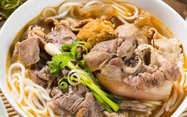 Cô Loan - Bún, Xôi & Mì Xào - 327 Nguyễn Thái Học