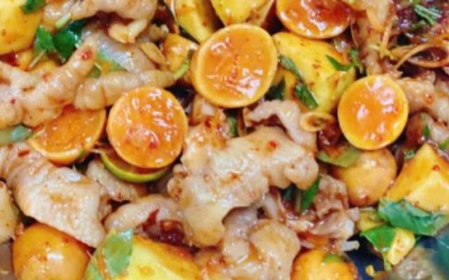 Chân Gà Sốt Thái Mix Trứng Non
