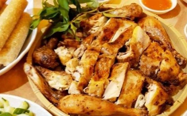 Gà Nướng Muối Ớt, Cơm Lam & Bánh Bao - Số 1 Đình Phong Phú