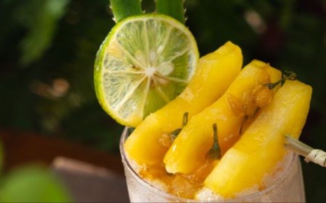 Lá Café - 220 Nguyễn Tất Thành