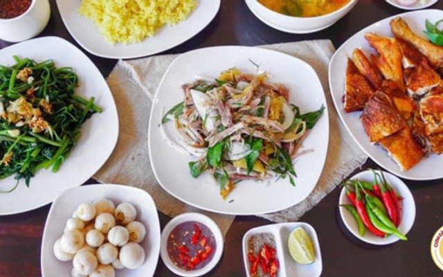 Cơm Gà Bà Nguyệt - Lê Hồng Phong