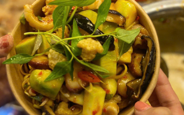 THÈM CHÂN GÀ - Chân Gà Full Topping Lắc Sốt - Nguyễn Gia Trí