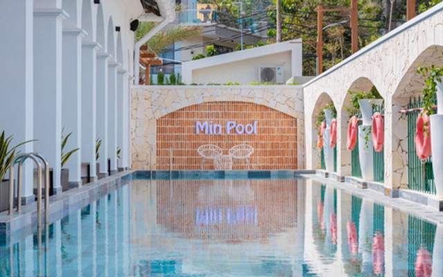 Min Cà Phê Hồ Bơi - 01 Trần Khắc Chung