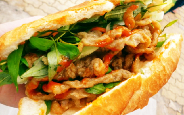 Bánh Mỳ Chả Cá - 131 Lò Đúc