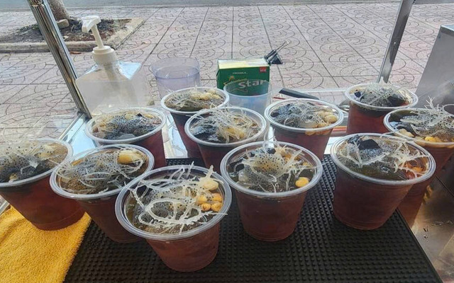 Tiệm Cô 2 Ri - Trà, Nước Mía & Sâm Lạnh - 1 Hùng Vương Nối Dài