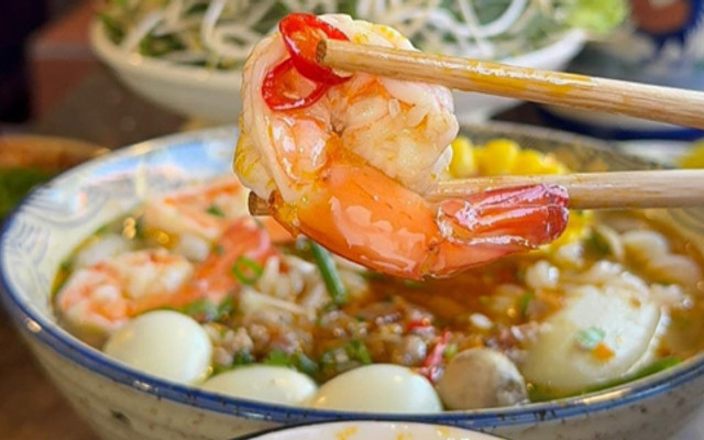 Phụng - Bánh Canh Chả Cá Nha Trang - Nguyễn Ái Quốc