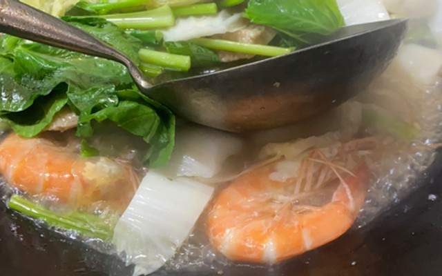 Cơm Gà Xối Mỡ & Hủ Tiếu Xào - Quán Xưa