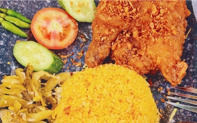 Cơm Gà Xối Mỡ Nguyễn Thúy