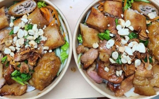 Bún Thịt Nướng Mẹ Ỉn