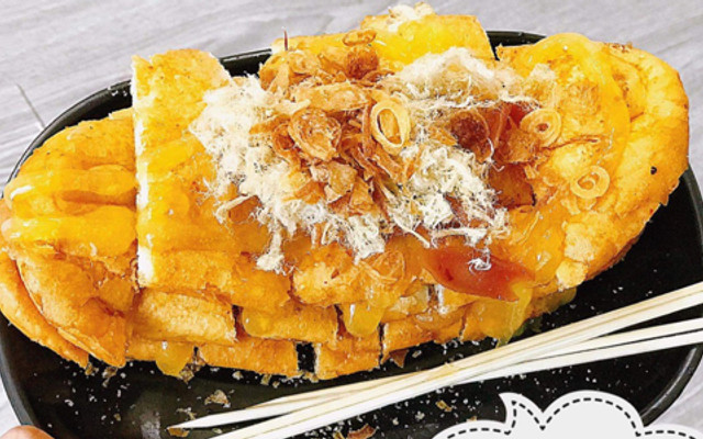 Ăn Vặt Thủy Béo - Bánh Mì Nướng Muối Ớt & Chân Gà Chiên Mắm Thái - Lê Lợi