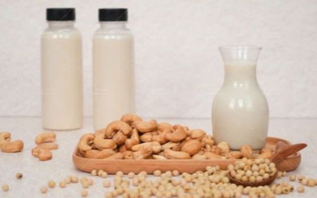 Sữa Hạt, Cà Phê & Bánh Mì - Nhà Kem - Lê Văn Lương