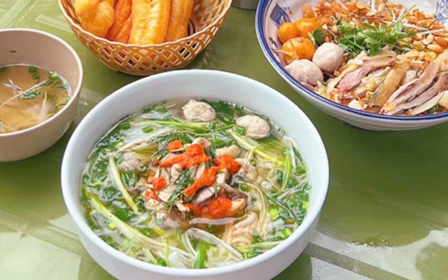 Tiệm gà A Bệu - Trần Khát Chân