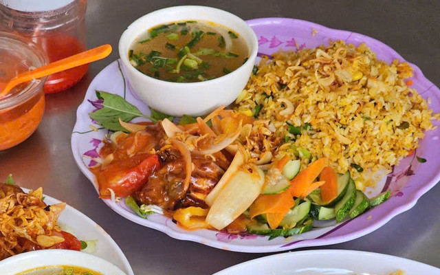 Cơm Chiên Tóp Mỡ Gỏi Chua - Tân Triều Mới