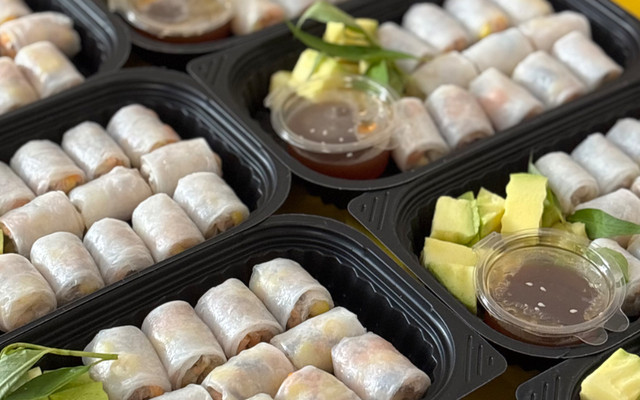 Roll Kitchen - Bánh Tráng Lụi, Hoành Thánh Chiên & Trà Sữa Thái - Huỳnh Văn Nghệ