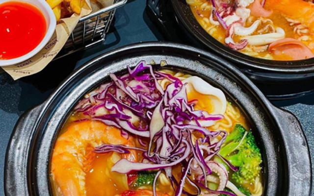 Tiệm Chúng Mình - Mỳ Cay, Bún Trộn & Nem Nướng