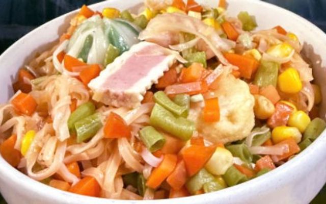 Phở Trộn, Mì Trộn & Trà Chanh Khổng Lồ Âu Cơ