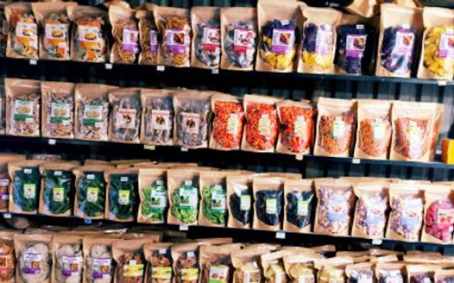 ĐẶC SẢN ĐÀ LẠT - Thế Giới Ăn Vặt, Dâu Tây & Mít Sấy - Ngã Tư Đất Thánh
