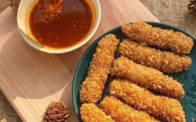 Chị Hạnh - Nem Chua Rán & Thịt Xiên Nướng 10k
