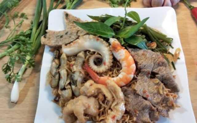Cúc Kía - Mì Trộn Hải Sản
