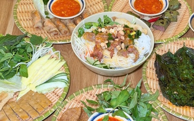 Nem Nướng Quy Nhơn Hai Hảo - 25 Hoàng Hoa Thám