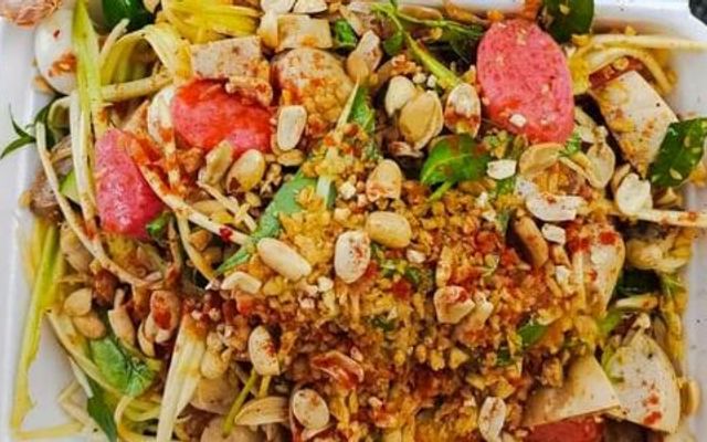 Dâu Tây - Chân Gà Sốt Thái, Tré Trộn & Bánh Khoai Mỡ