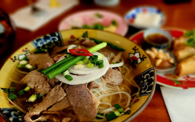 Phở Huy - Lẩu Gà Thuốc Bắc & Lẩu Bò Nhúng Mẻ - Thái Hà