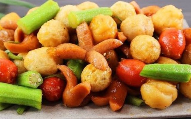 Sinh Đôi - Xiên Que, Mì Trộn & Bánh Tráng