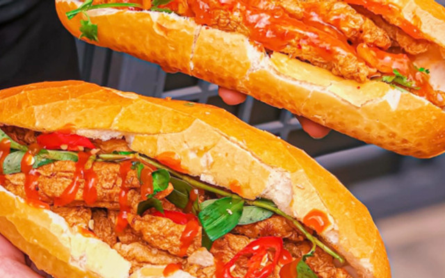 Bánh Mì Chả Cá Khuất Hẻm